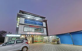 Treebo Atithi Comforts, 1 Km From Nisargadhama Forest
